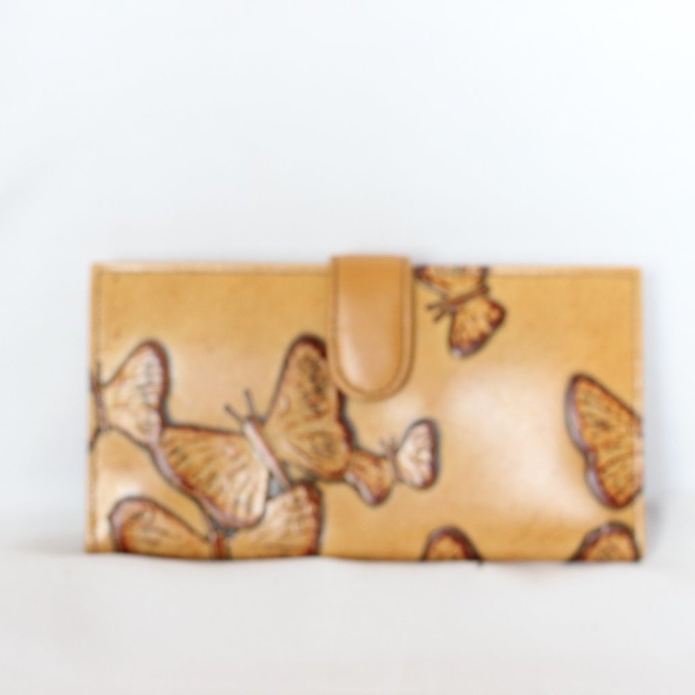 Classic Butterfly Embossed Leather Wallet - Tan - Picture 8 of 8